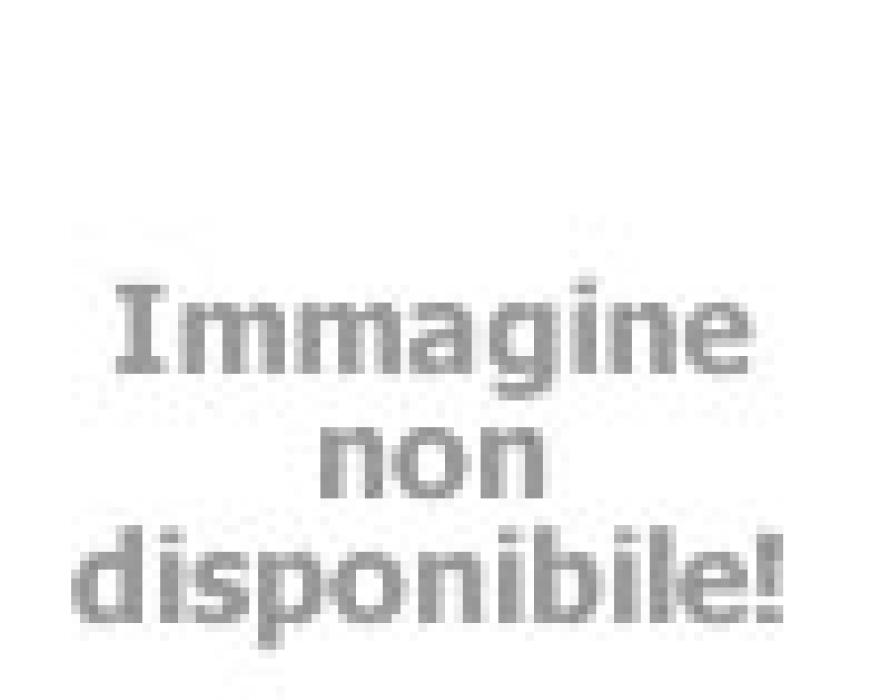 Prodotti Guinot per la cura della pelle, inclusi sieri e creme solari.